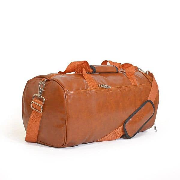 duffle bag in leather. 2