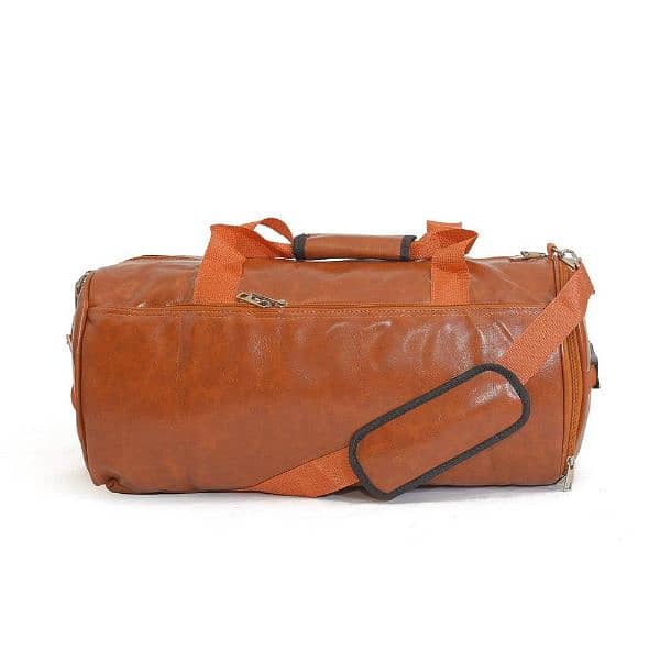 duffle bag in leather. 3