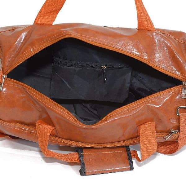 duffle bag in leather. 4