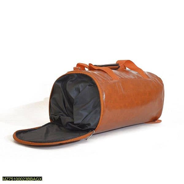 duffle bag in leather. 5