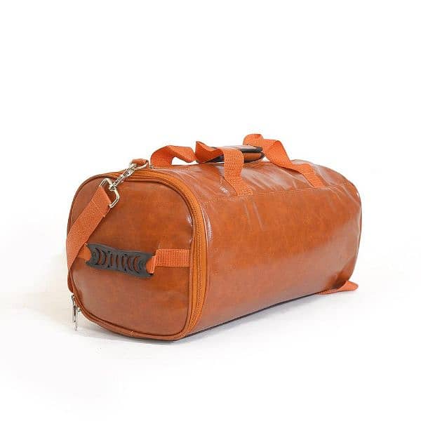 duffle bag in leather. 7