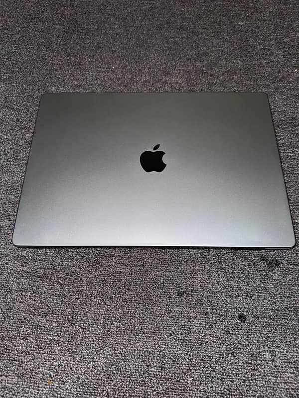 Apple macbook pro 16.2 inch M1 2021 space grey 2