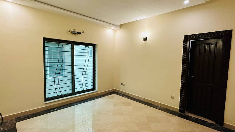 10 Marla House For Sale In Overseas B Block Bahria Town Lahore 7