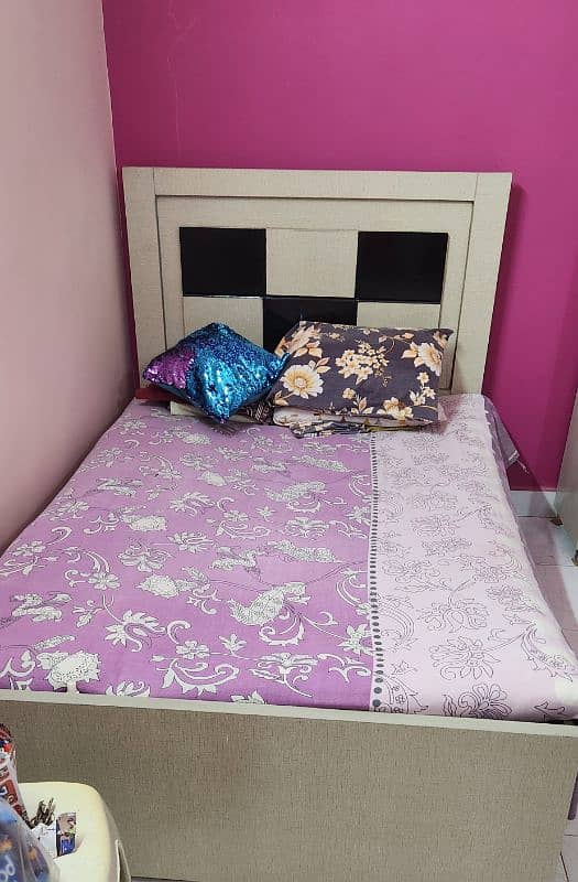 laminted bed with dressing table 0