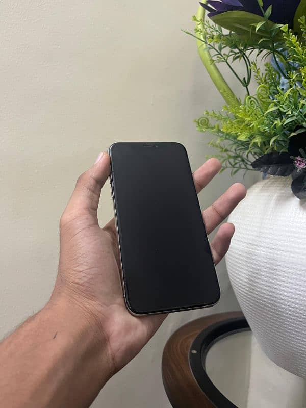 IPhone x with box 1