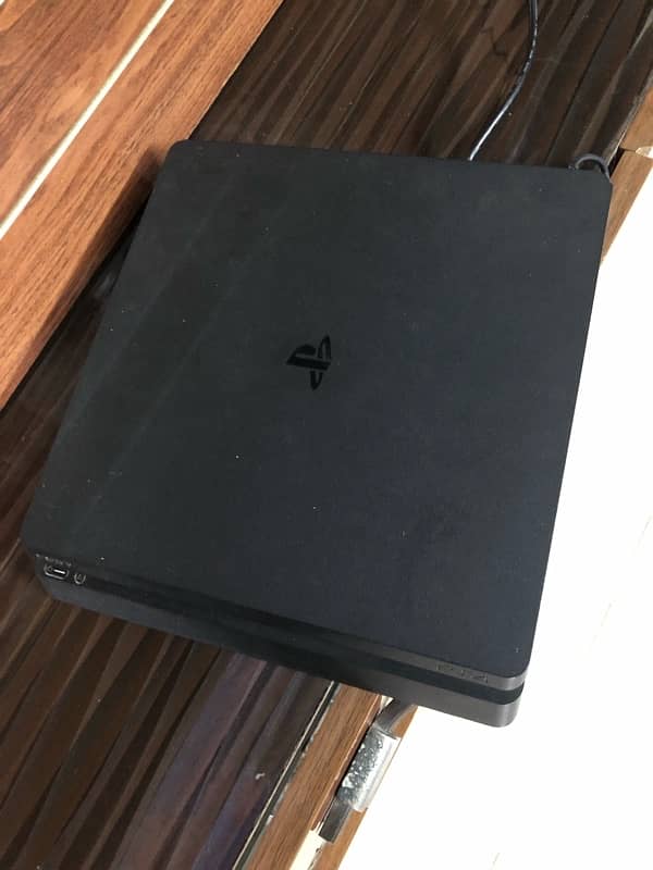 Ps4 slim 1