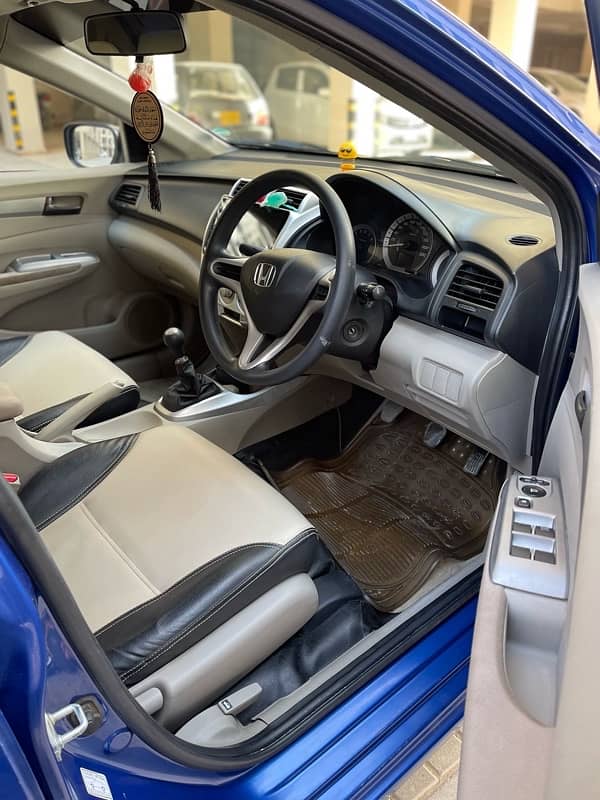 Honda City IVTEC 2017  full original B2b guarante  28k only mileage 7