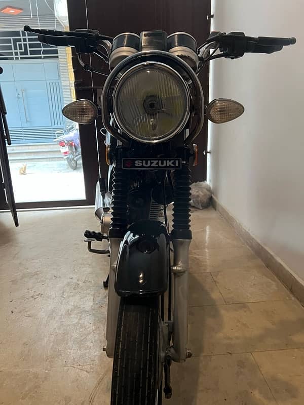 Suzuki GS 150 13