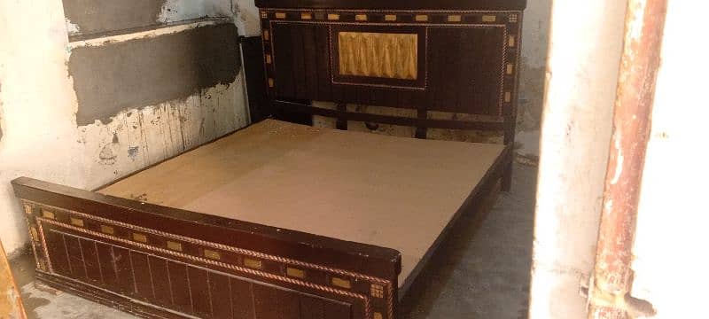 king size double bed 0