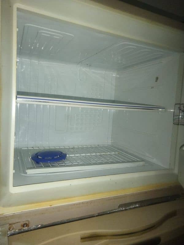 DAWLANCE REFRIGERATOR 4