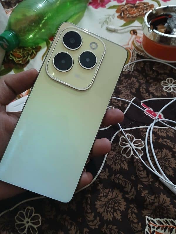 infinix hot 40 just 1 month used 10 by 10 condition only sale no excha 0