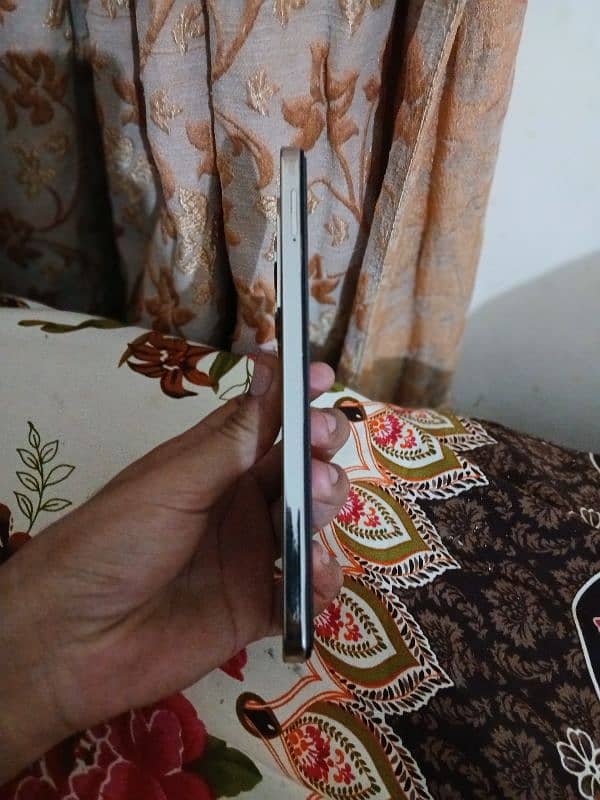 infinix hot 40 just 1 month used 10 by 10 condition only sale no excha 2