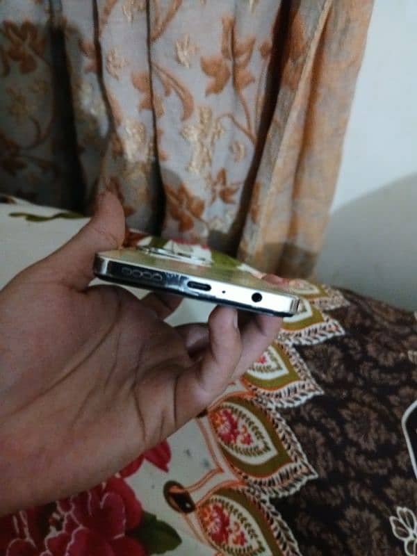 infinix hot 40 just 1 month used 10 by 10 condition only sale no excha 4