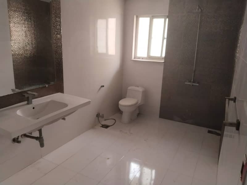 10 marla 4bed house Urgent for sale in dha phase 4 7