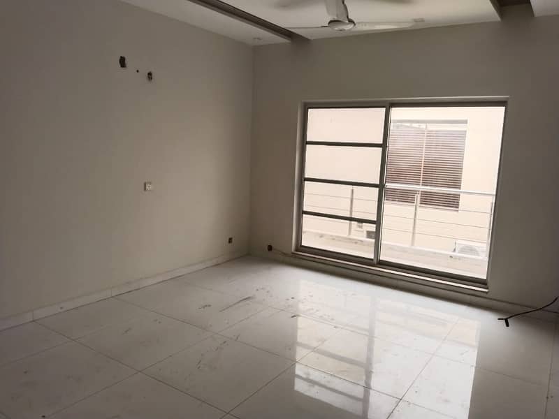 10 marla 4bed house Urgent for sale in dha phase 4 10