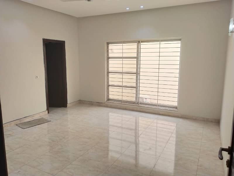 10 marla 4bed house Urgent for sale in dha phase 4 17