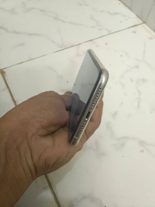 IPhone 11 Pro Max (FACTORY UNLOCKED) 256GB 5