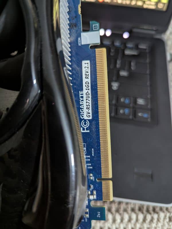 GIGABYTE GRAPHICS CARD 4