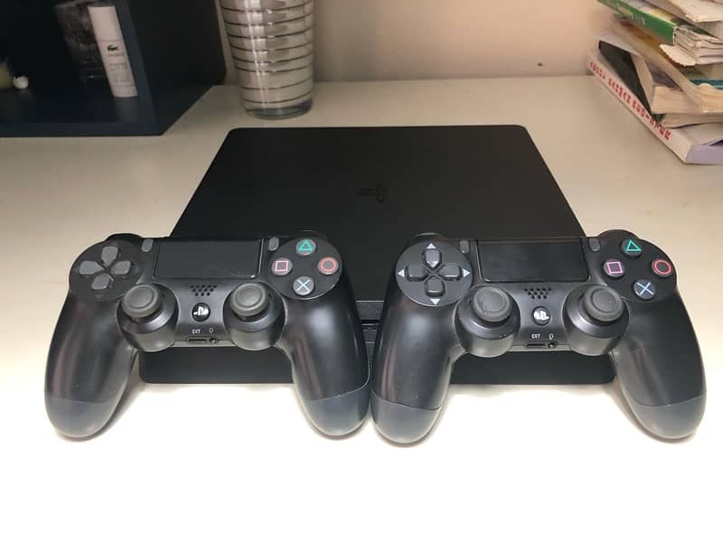 Playstation 4 Slim 1