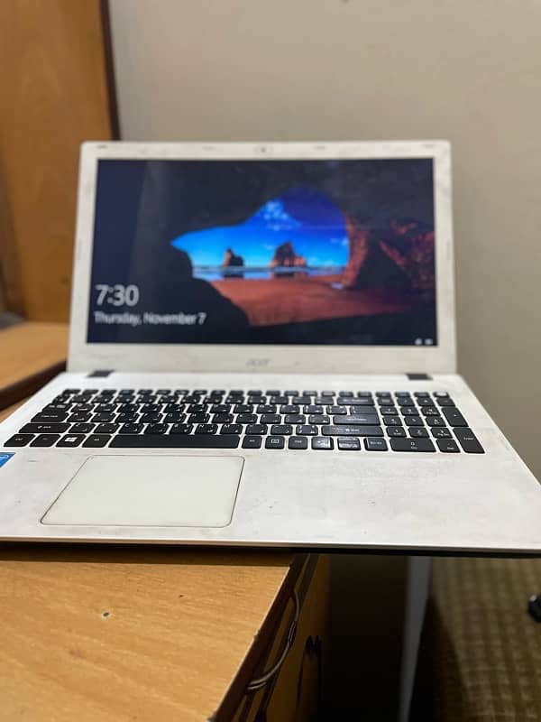 Acer laptop For sale core i 3 0