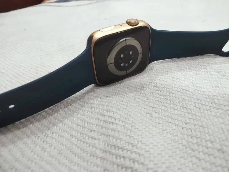 Apple series 7 (dt no 1 ) smart watch 1