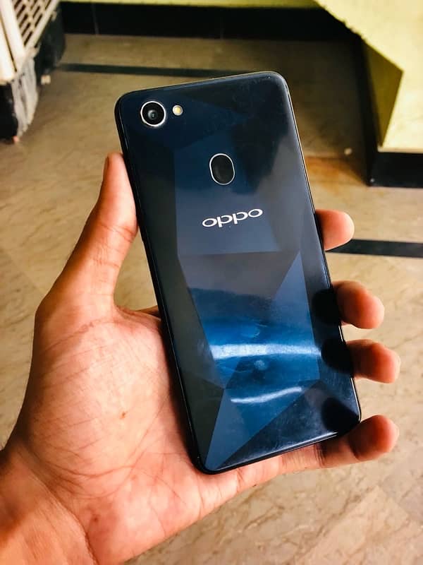 Oppo F7 (4/64) 0