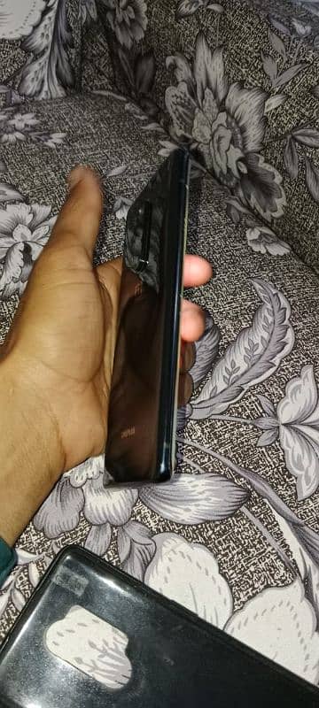 OnePlus 8pro panal ma line ha or koi masla ni 03004610710 03454390831 3