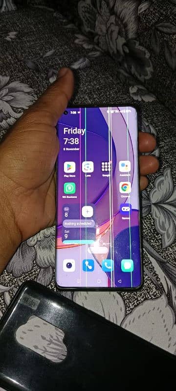 OnePlus 8pro panal ma line ha or koi masla ni 03004610710 03454390831 6