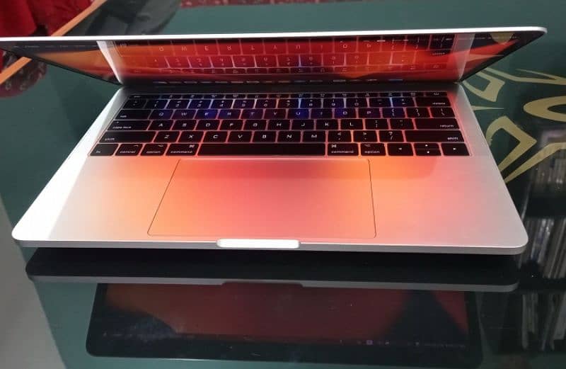 Macbook Pro 2017 Intel Core i5 WITH Graphic card 1.5GB & 8GB RAM DDR3 1