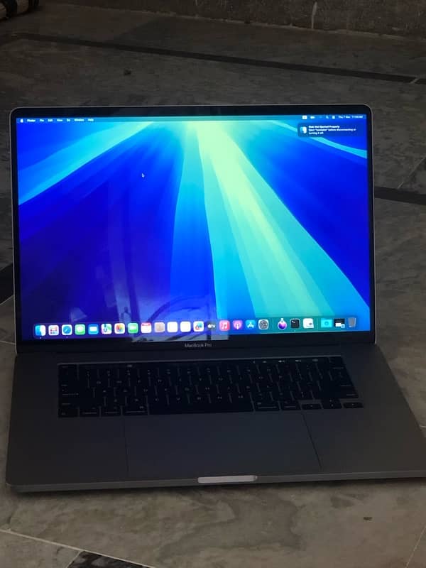 MacBook Pro 2019 /16inch /i9 32/512 8