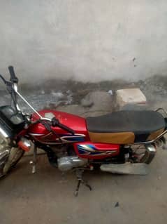 18 model Honda cd 70 available in Samundri city