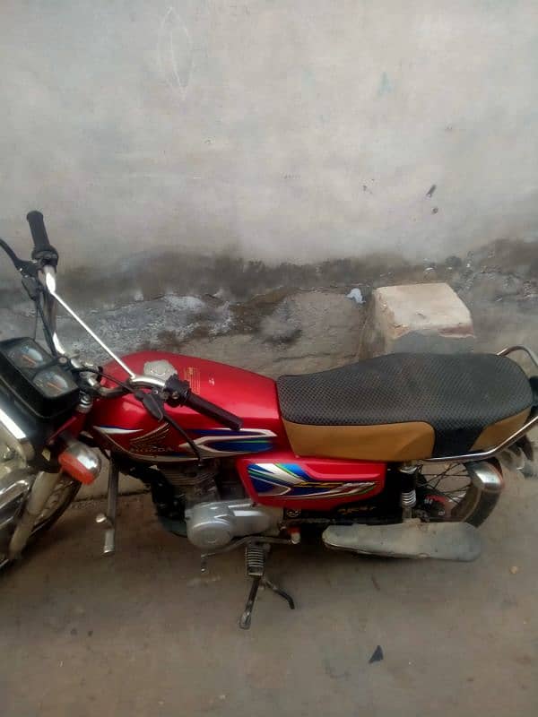 18 model Honda cd 70 available in Samundri city 0