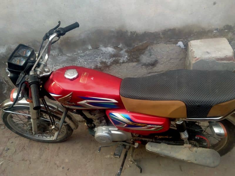 18 model Honda cd 70 available in Samundri city 5