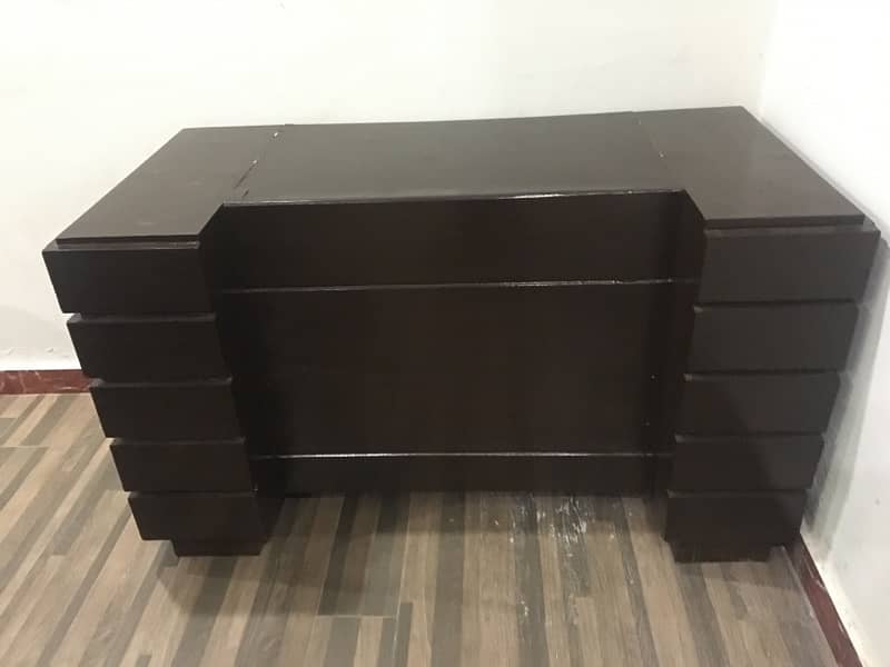 office table best condition 10/9 0