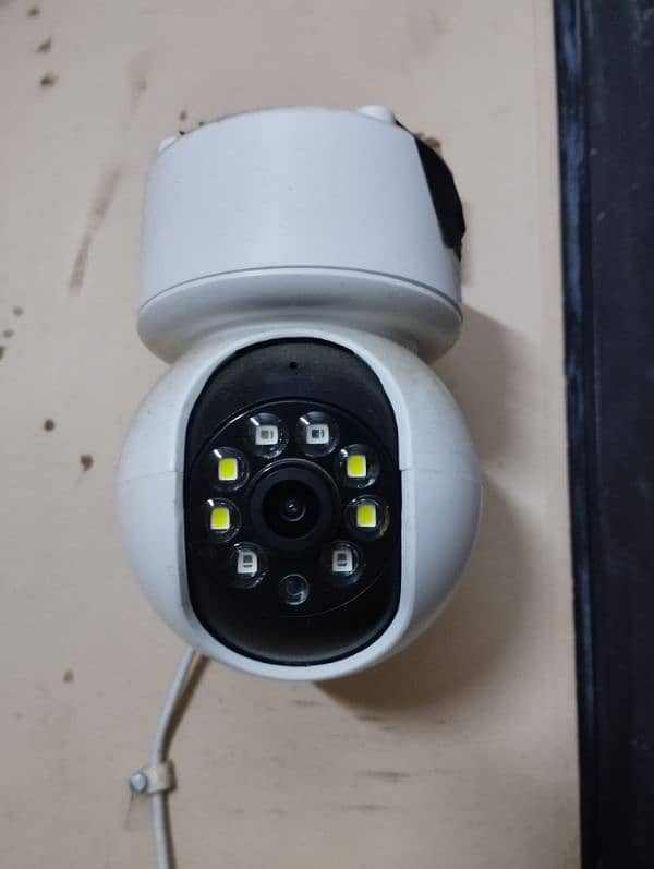 4 Wifi CCTV Cameras With 64GB Memory Cards 1