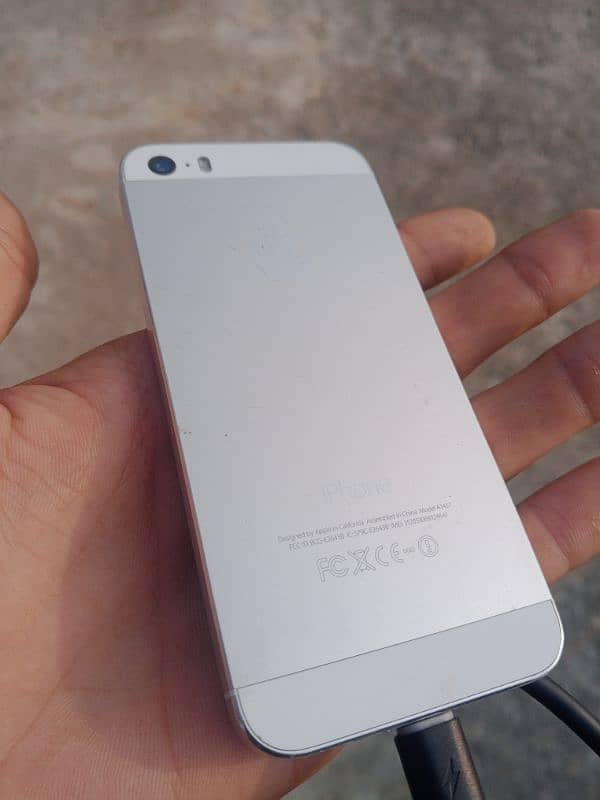 iphone 5s genuine condition PTA approved 3