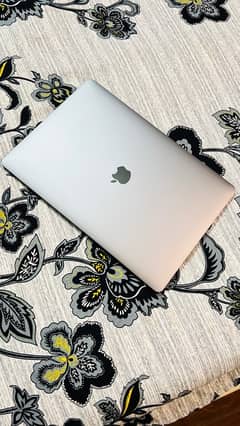 MacBook pro 32/512 core i9 2019 model