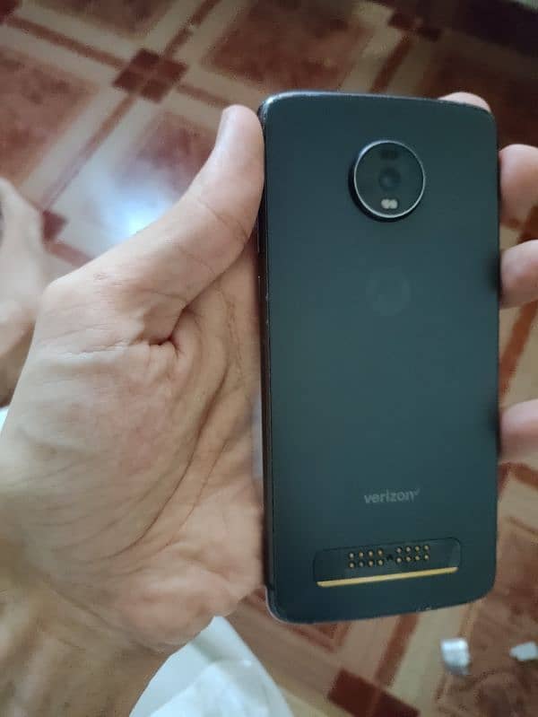 moto z4 4/128 1