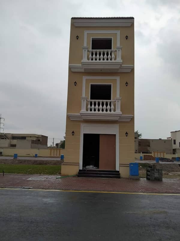 2.25 Marla Triple Storey Site Available For Rent At Green Avenue Commercial, Near Total Petroleum, 204 Chak, East Canal Road Faisalabad 2