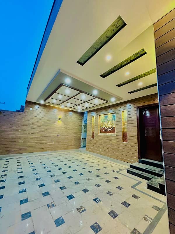 20 Marla Luxury House For Sale in Khyaban Garden Near Lasani Pulli Sargodha Road Faisalabad 0