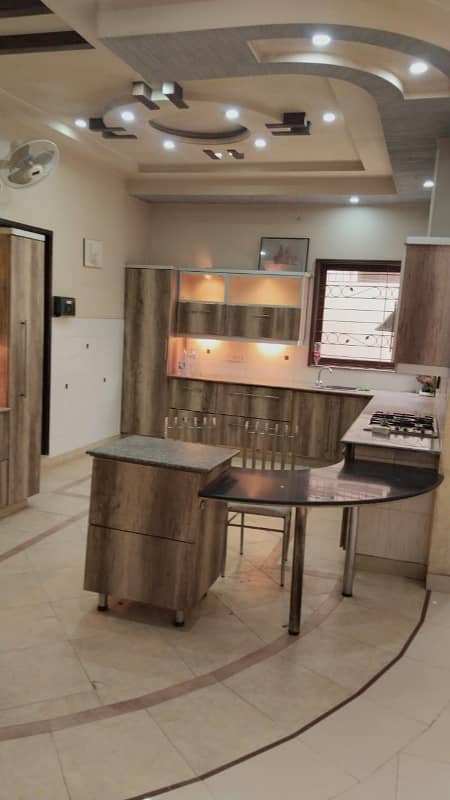 9 Marla Executive Look Lavish House For Sale in Karim Town, Halal Road, Near Satiana Road, Faisalabad 4