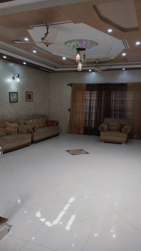 9 Marla Executive Look Lavish House For Sale in Karim Town, Halal Road, Near Satiana Road, Faisalabad 5