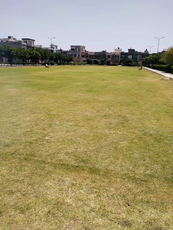 12.50 MARLA STUNNING LOCATION PLOT FOR SALE MAIN BOLEVARD EDEN VALLEY CANAL ROAD FAISALABAD 8