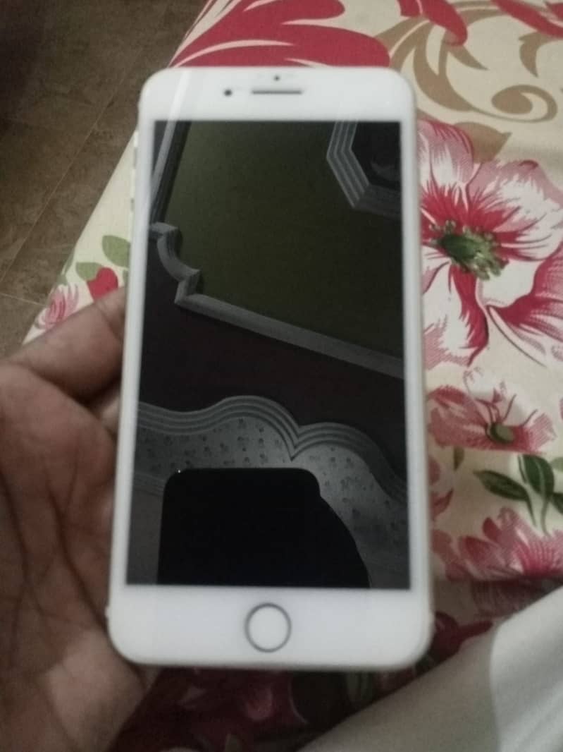 i phone 7 plus, 10/10 condition. 256 gb rose gold 6