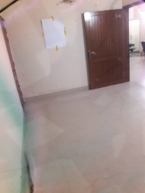 Centrally Located Lower Portion Available In Gulshan-e-Iqbal - Block 10-A For rent 2