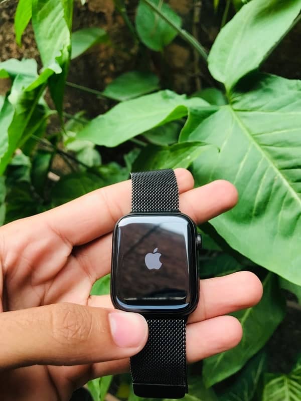 Apple Watch series 5 44mm 0