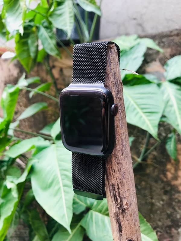 Apple Watch series 5 44mm 1