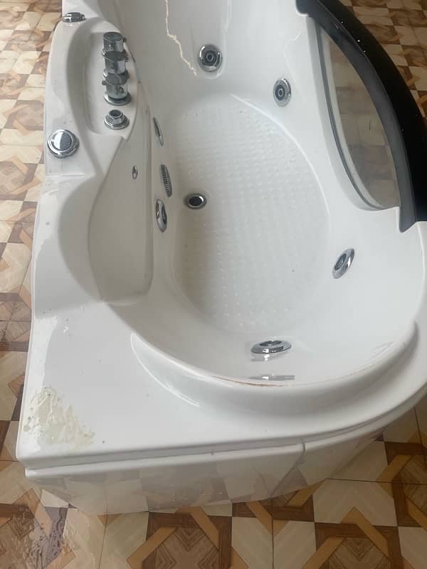 bath/jacuzi for sale (very cheap) negotiable 4