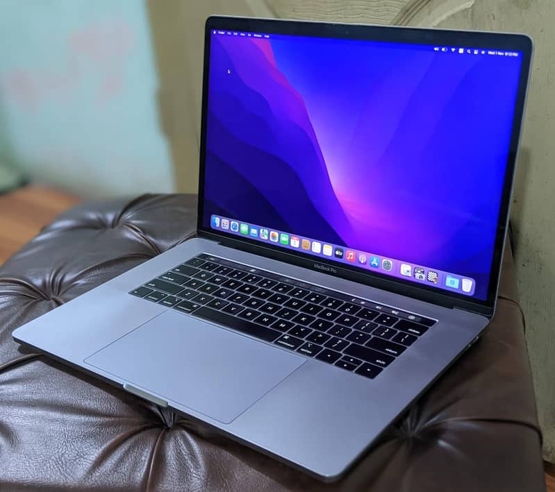 Macbook Pro 2018 15" Core i7 16/512 4gb gpu in whole sale prices 1