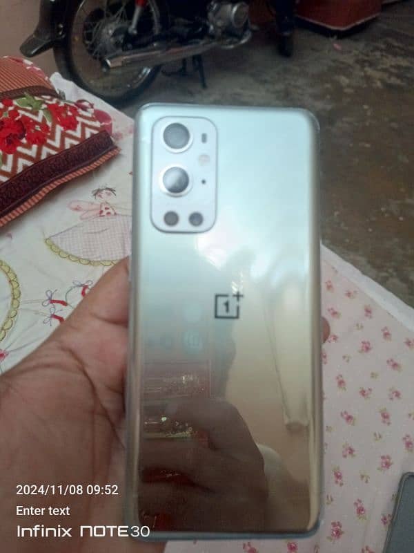 oneplus 9 pro 12 GB 256 GB like a new condition 1